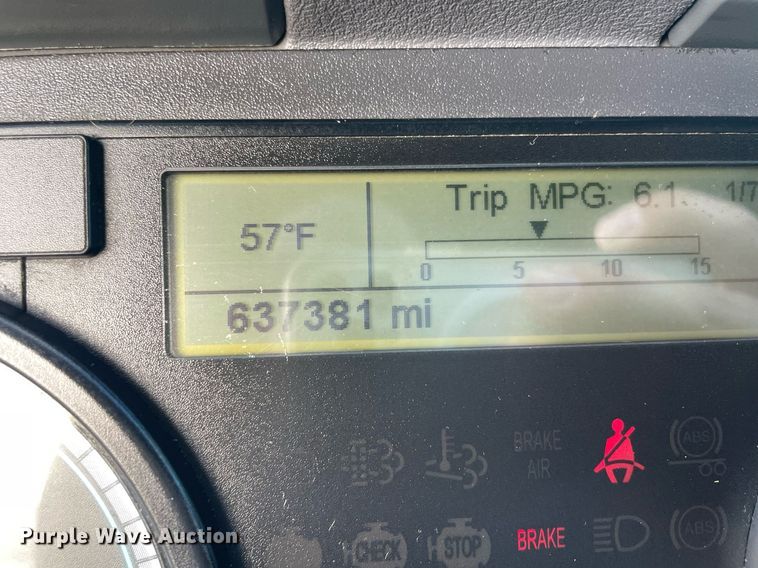 image for item LV9098 2015 Freightliner Cascadia Evolution  semi truck