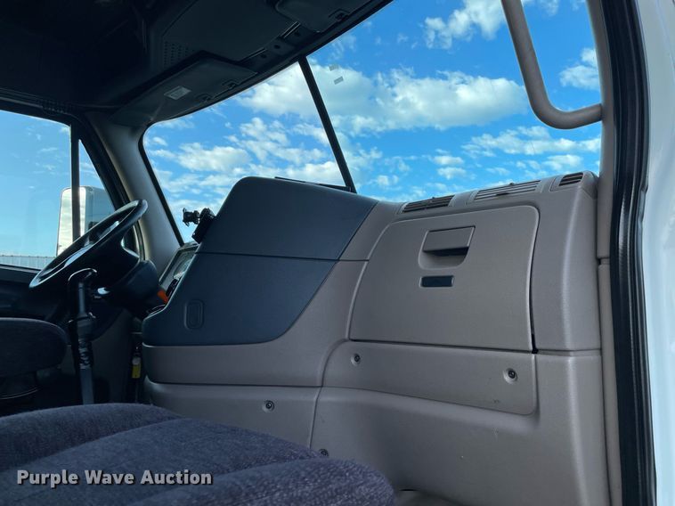 image for item LV9098 2015 Freightliner Cascadia Evolution  semi truck