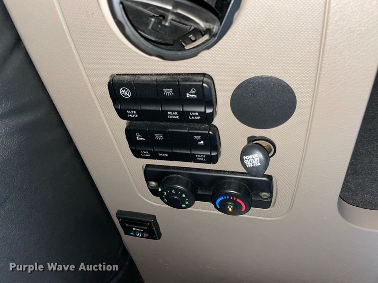 image for item LV9098 2015 Freightliner Cascadia Evolution  semi truck