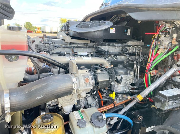 image for item LV9098 2015 Freightliner Cascadia Evolution  semi truck