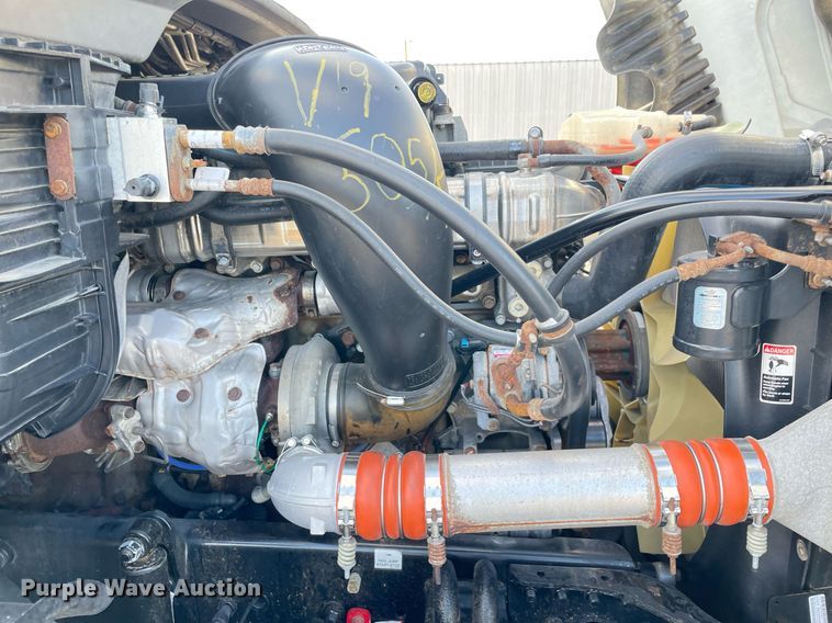 image for item LV9098 2015 Freightliner Cascadia Evolution  semi truck