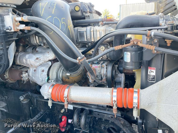 image for item LV9098 2015 Freightliner Cascadia Evolution  semi truck