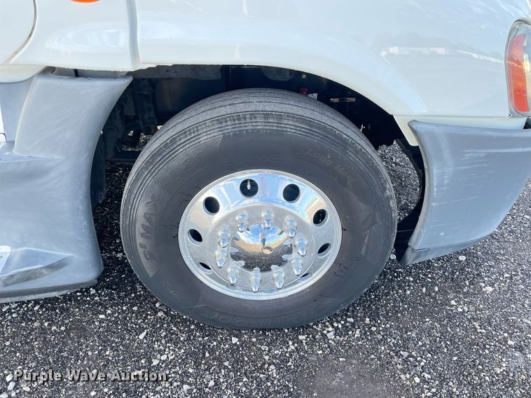 image for item LV9098 2015 Freightliner Cascadia Evolution  semi truck