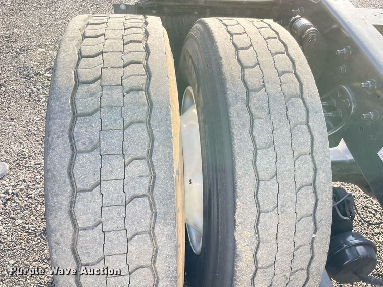 image for item LV9098 2015 Freightliner Cascadia Evolution  semi truck