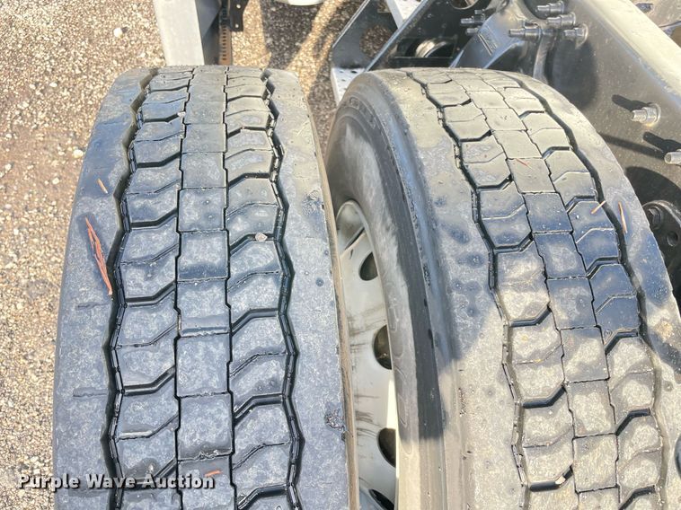 image for item LV9098 2015 Freightliner Cascadia Evolution  semi truck