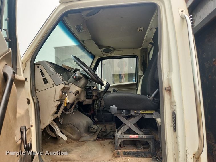 image for item LX9714 2006 Sterling L7500  flatbed truck