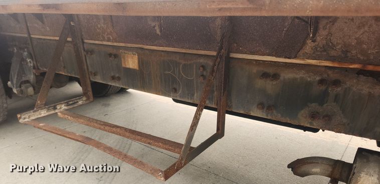 image for item LX9714 2006 Sterling L7500  flatbed truck