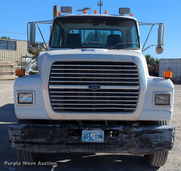 image for item LY9351 1997 Ford LT9000  semi truck