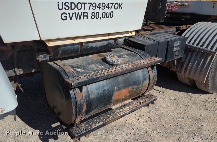 image for item LY9351 1997 Ford LT9000  semi truck