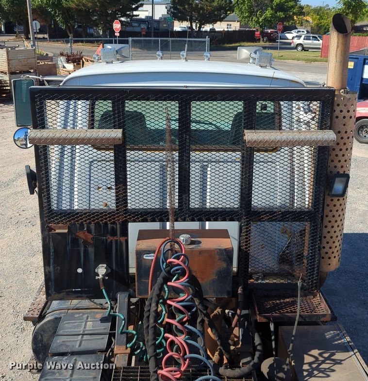 image for item LY9351 1997 Ford LT9000  semi truck