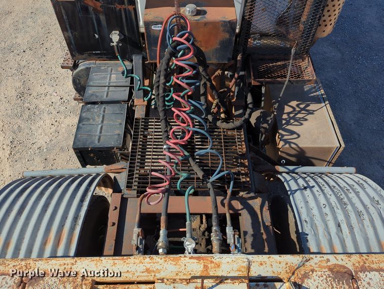 image for item LY9351 1997 Ford LT9000  semi truck