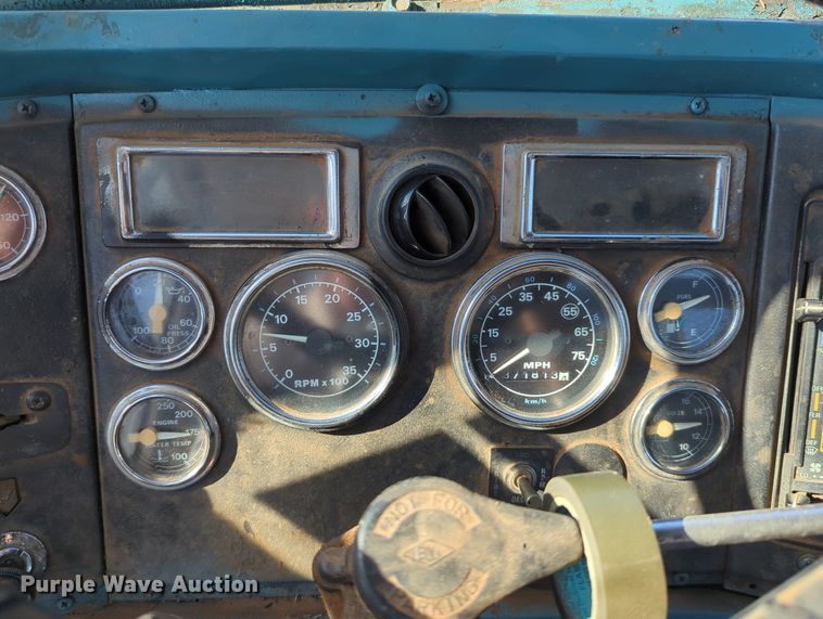 image for item LY9351 1997 Ford LT9000  semi truck