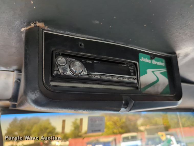 image for item LY9351 1997 Ford LT9000  semi truck