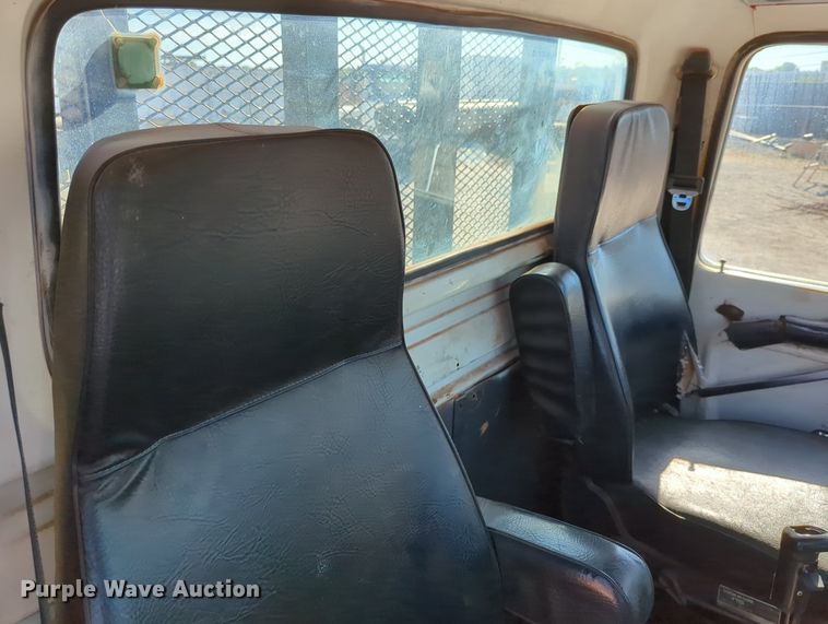 image for item LY9351 1997 Ford LT9000  semi truck