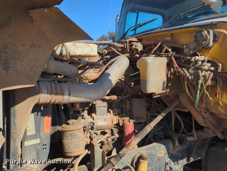 image for item LY9351 1997 Ford LT9000  semi truck