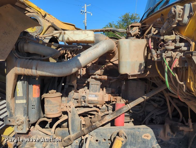 image for item LY9351 1997 Ford LT9000  semi truck