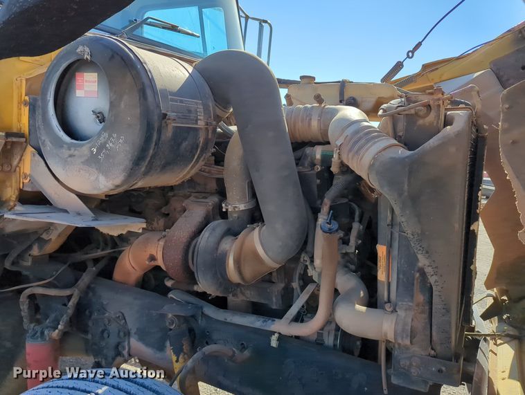 image for item LY9351 1997 Ford LT9000  semi truck