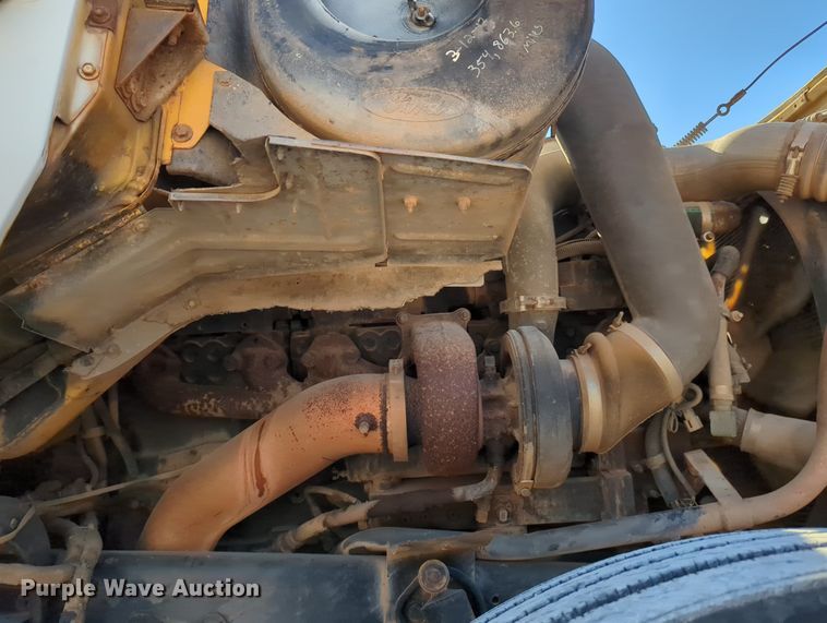 image for item LY9351 1997 Ford LT9000  semi truck