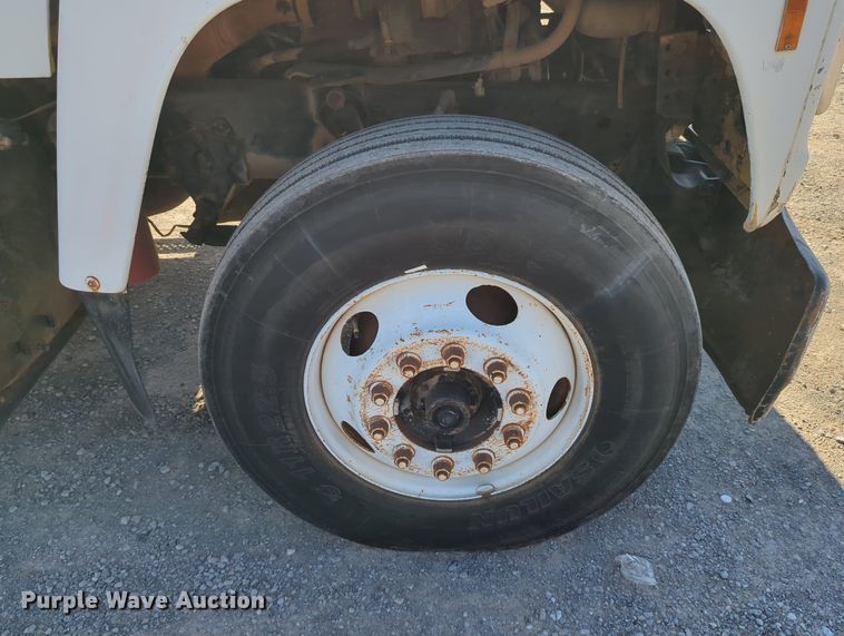 image for item LY9351 1997 Ford LT9000  semi truck