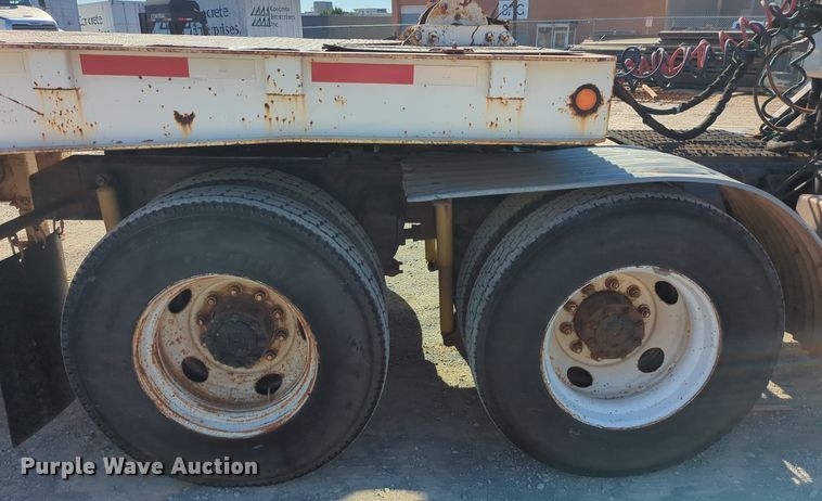 image for item LY9351 1997 Ford LT9000  semi truck