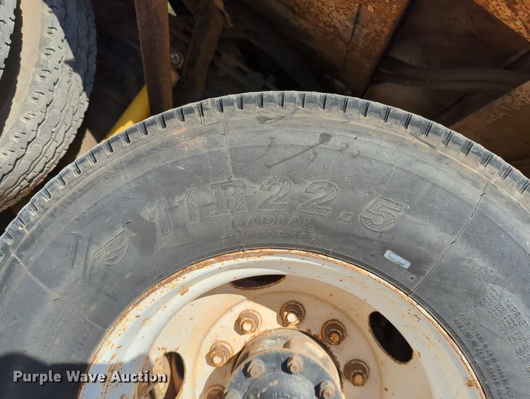 image for item LY9351 1997 Ford LT9000  semi truck