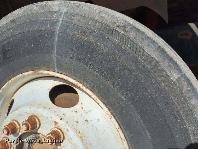 image for item LY9351 1997 Ford LT9000  semi truck