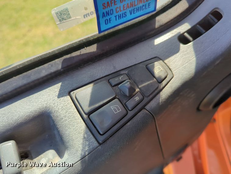 image for item LY9353 2006 Volvo VNL  semi truck