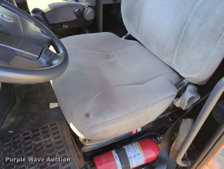 image for item LY9353 2006 Volvo VNL  semi truck