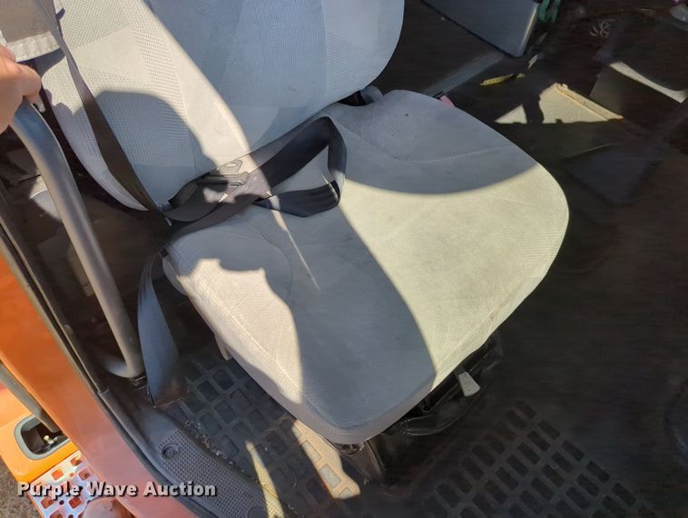 image for item LY9353 2006 Volvo VNL  semi truck