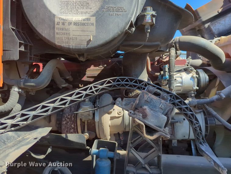 image for item LY9353 2006 Volvo VNL  semi truck