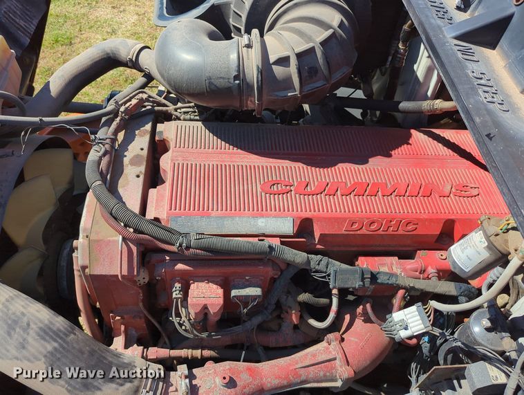 image for item LY9353 2006 Volvo VNL  semi truck