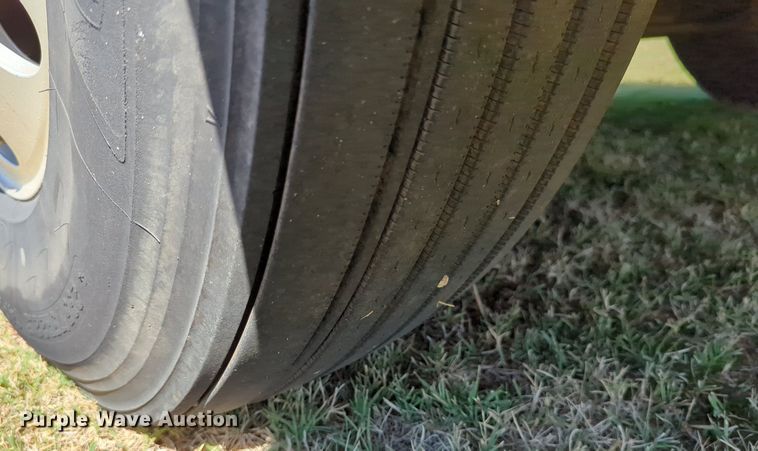 image for item LY9353 2006 Volvo VNL  semi truck