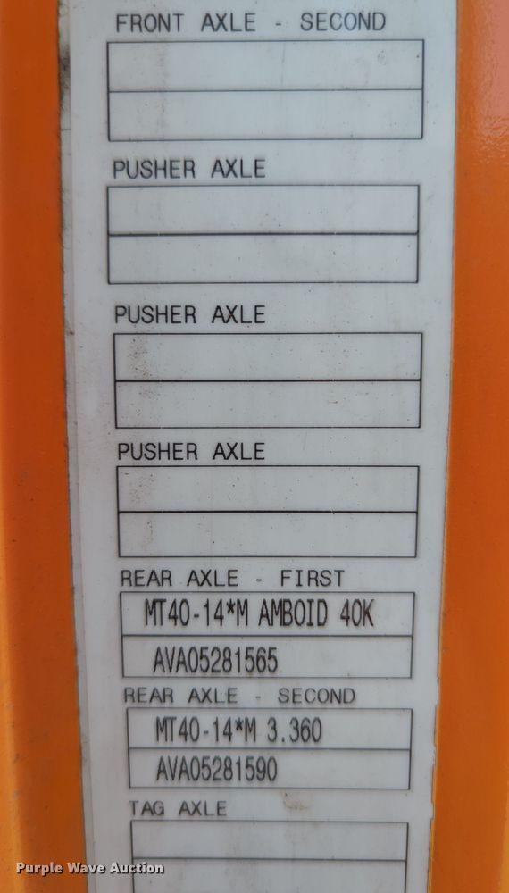 image for item LY9353 2006 Volvo VNL  semi truck