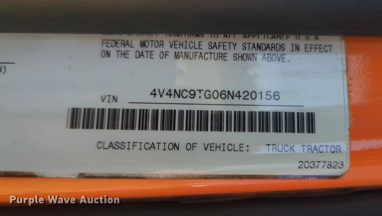 image for item LY9353 2006 Volvo VNL  semi truck