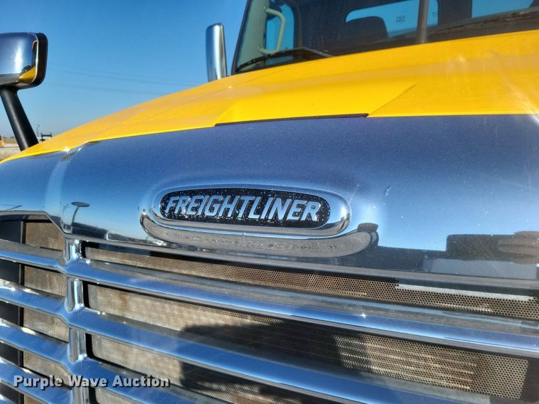 image for item MI9804 2013 Freightliner Cascadia  semi truck