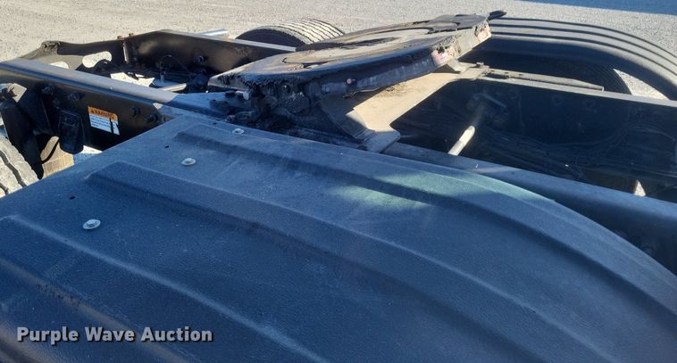 image for item MI9804 2013 Freightliner Cascadia  semi truck