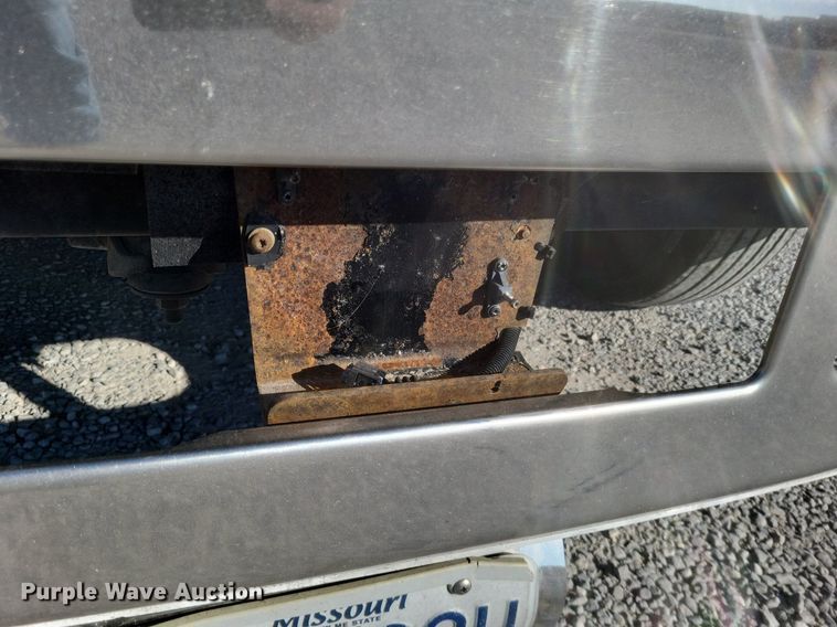 image for item MI9804 2013 Freightliner Cascadia  semi truck