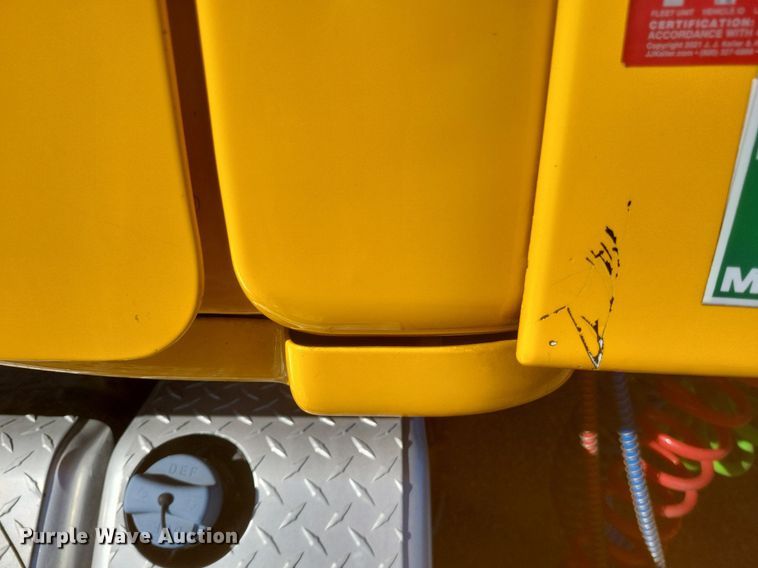 image for item MI9804 2013 Freightliner Cascadia  semi truck