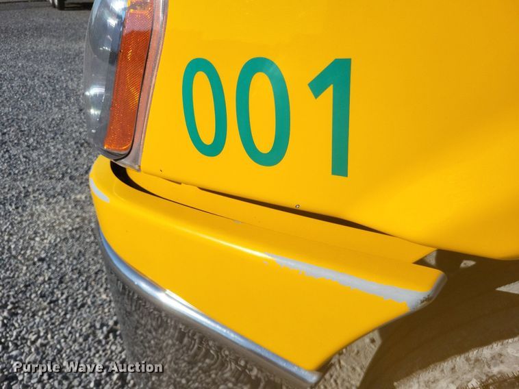 image for item MI9804 2013 Freightliner Cascadia  semi truck