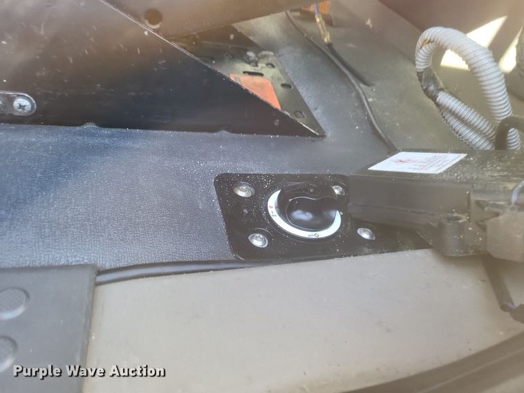 image for item MI9804 2013 Freightliner Cascadia  semi truck