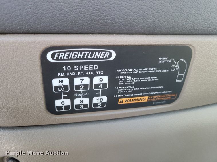 image for item MI9804 2013 Freightliner Cascadia  semi truck