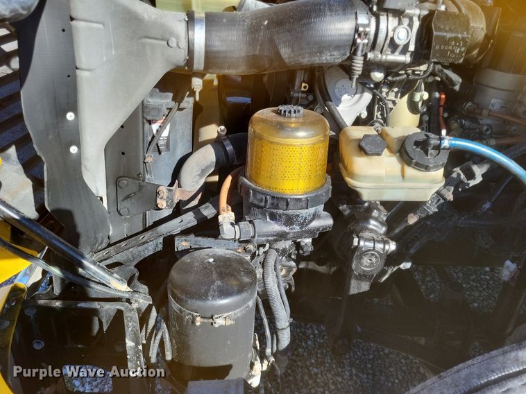 image for item MI9804 2013 Freightliner Cascadia  semi truck