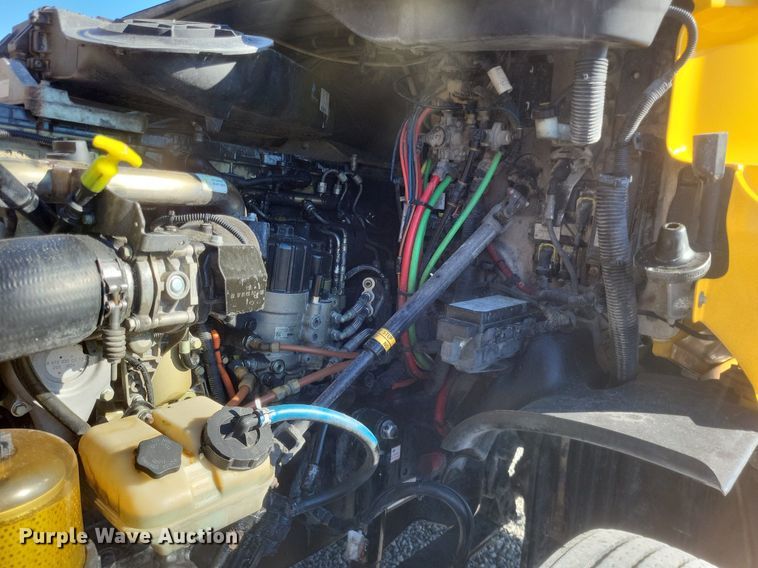 image for item MI9804 2013 Freightliner Cascadia  semi truck