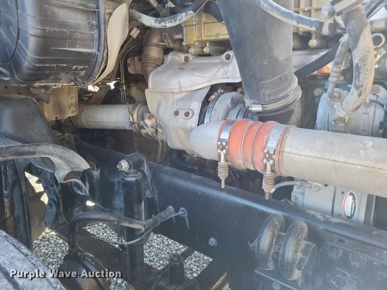 image for item MI9804 2013 Freightliner Cascadia  semi truck