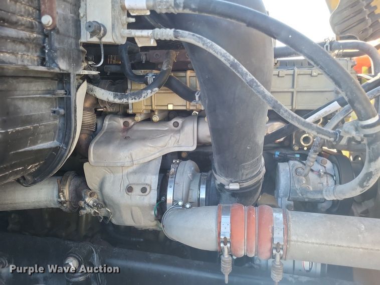 image for item MI9804 2013 Freightliner Cascadia  semi truck