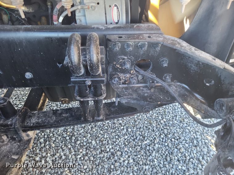 image for item MI9804 2013 Freightliner Cascadia  semi truck