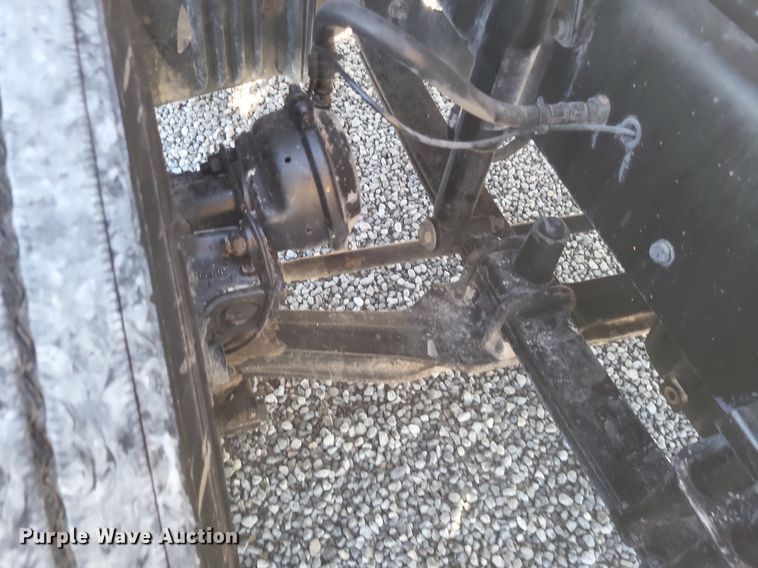 image for item MI9804 2013 Freightliner Cascadia  semi truck