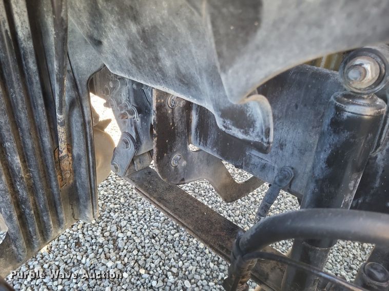 image for item MI9804 2013 Freightliner Cascadia  semi truck