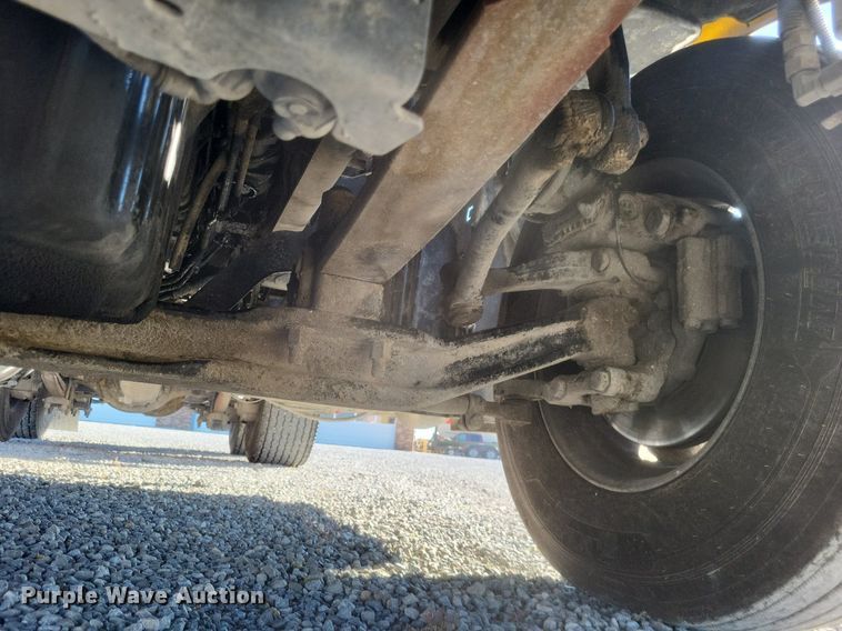 image for item MI9804 2013 Freightliner Cascadia  semi truck