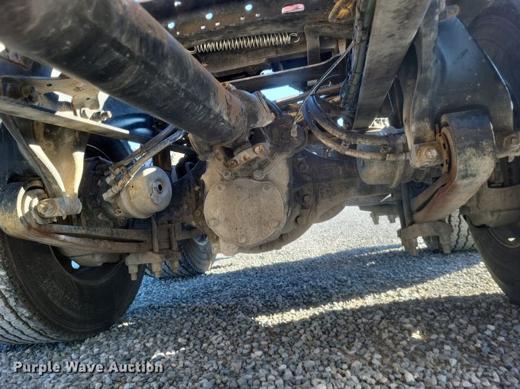 image for item MI9804 2013 Freightliner Cascadia  semi truck